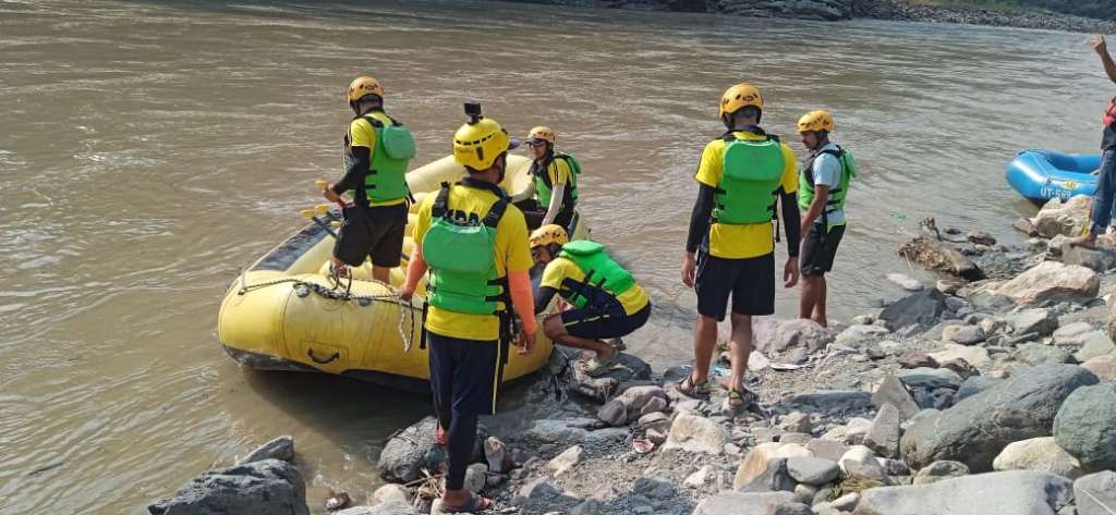 कर्मचारियों के साथ घूमने आया प्रोजेक्ट हेड नहाते वक्त नदी में डूबा, एसडीआरएफ ने शुरू किया सर्च ऑपरेशन